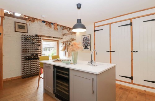 Leominster Cabaña | THE ART HOUSE, romantic, luxury holiday cottage in Stoke Prior
