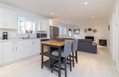 Saanichton Casa | Welcome to your cozy home away from home just 25 minutes from downtown Victoria!