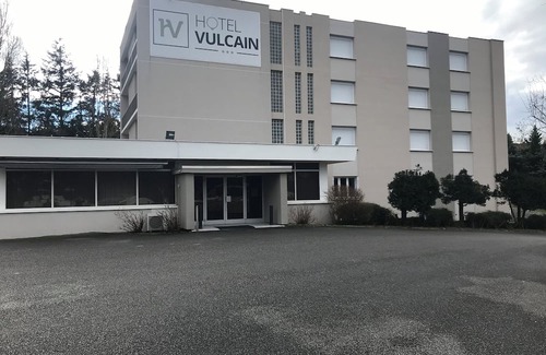 Saint-Paul en Jarez Casa | 3-star hotel in a quiet setting. All rooms are air-conditioned.