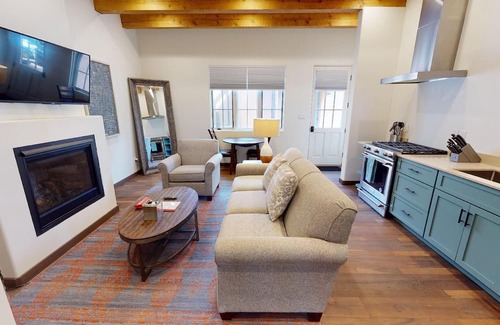 Historic Eastside Casa | Delgado C-2: Just one block from Canyon Road!