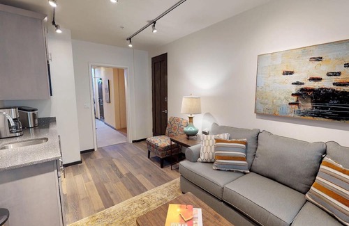 Downtown Santa Fe Condominio | The Lincoln 303, 1 Bed / 1 Bath, Luxury Apartment with Kitchenette