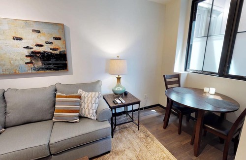 Downtown Santa Fe Condominio | The Lincoln 303, 1 Bed / 1 Bath, Luxury Apartment with Kitchenette