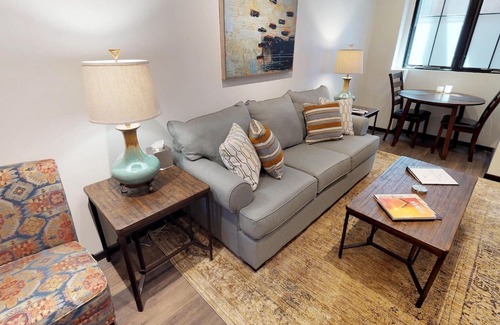 Downtown Santa Fe Condominio | The Lincoln 303, 1 Bed / 1 Bath, Luxury Apartment with Kitchenette