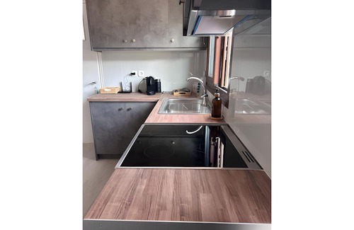 Livadi Casa | Casa de vacaciones 'Livadakia Beach House' con balcón y aire acondicionado