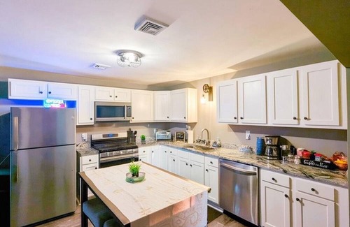 South Side Slopes Apartamento | Modern 2-br apartment in Southside Flats PGH. Free WIFI, Free Coffee, Free Wine