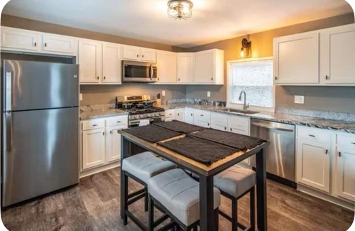 South Side Slopes Apartamento | Modern 2-br apartment in Southside Flats PGH. Free WIFI, Free Coffee, Free Wine