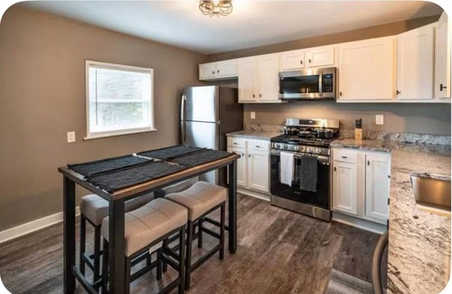 South Side Slopes Apartamento | Modern 2-br apartment in Southside Flats PGH. Free WIFI, Free Coffee, Free Wine