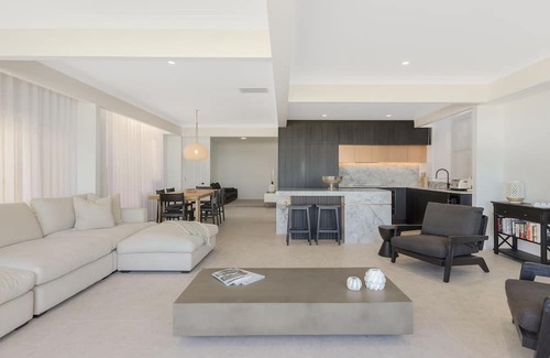 Palm Beach Casa | Beach Break on Jefferson . 3 bedroom Beachfront Holiday home with Linen and Wifi included
