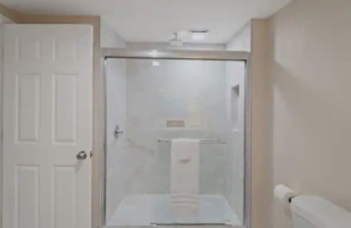 Hattiesburg Casa | The Gold House: Luxury Home Near Midtown, USM, Zoo