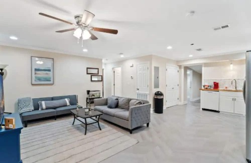 Hattiesburg Casa | The Gold House: Luxury Home Near Midtown, USM, Zoo