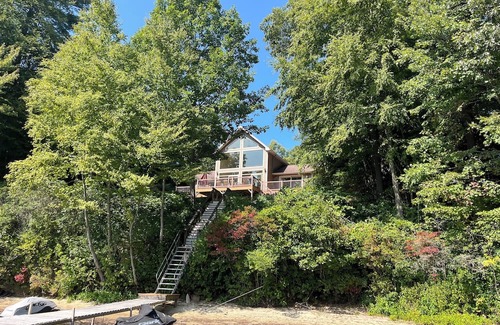 Sturbridge Casa | Lakeside Getaway! Gorgeous views! Sleeps 8+