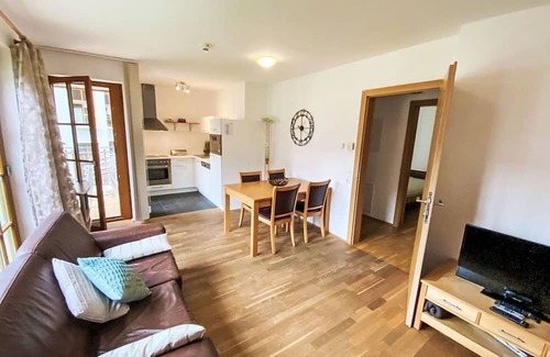 Rauris Apartamento | Precioso apartamento para 4 personas con piscina, WIFI, TV, terraza y aparcamiento