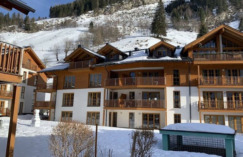 Rauris Apartamento | Acogedor apartamento para 4 personas con WIFI, piscina, TV, terraza y aparcamiento