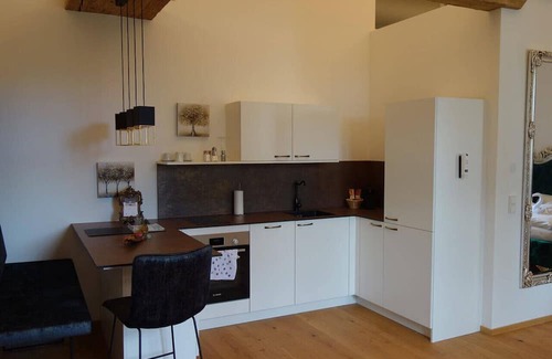 Aurolzmunster Apartamento | Elegant Versailles Stay for 3 |Breakfast Included