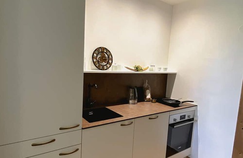 Aurolzmunster Apartamento | Elegant Versailles Stay for 3 |Breakfast Included