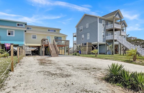 Sneads Ferry Casa | New Renovated 3 bedroom home, pet friendly walking distance to Beach