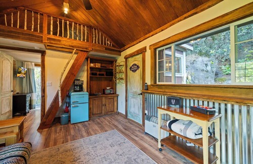 Forest Meadows Casa | 15 minutes from Murphys, Bocce Ball, Hot Tub, Pool Table, Sleeps 12