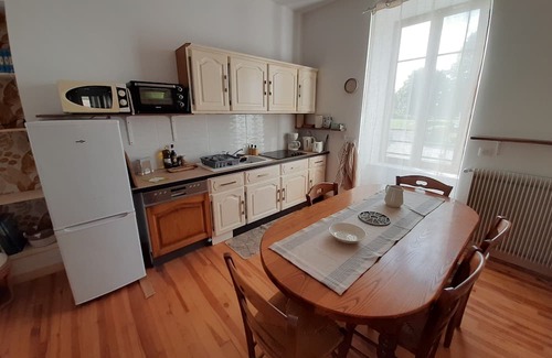 Ruynes-en-Margeride Casa | The old village school welcomes you to the heart of the beautiful Margeride.