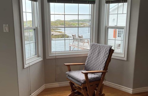 Burgeo Casa | Comfort and a View