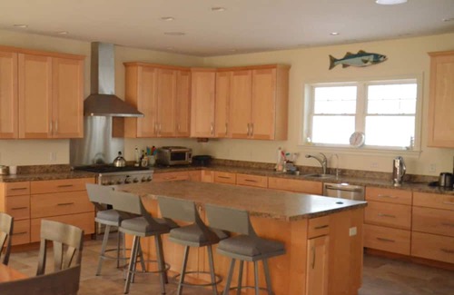 Shelter Harbor Casa | Water Views Galore! Shelter Harbor Spacious 5-bdrm house - Private Beach - AC