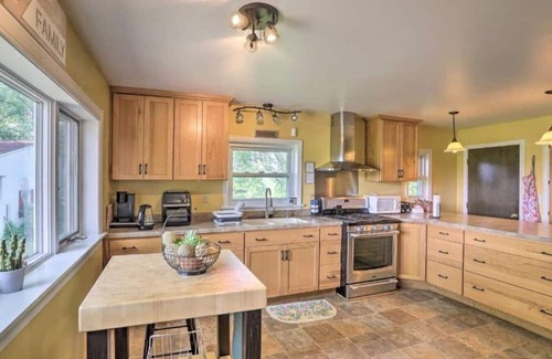 Milan Casa | 555) Massive 3 bedroom with plenty of parking!