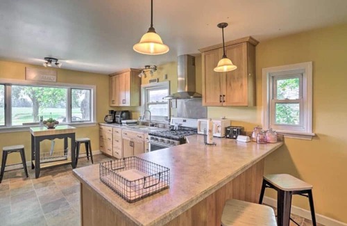 Milan Casa | 555) Massive 3 bedroom with plenty of parking!