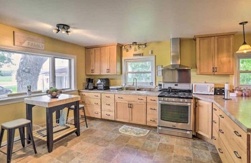 Milan Casa | 555) Massive 3 bedroom with plenty of parking!