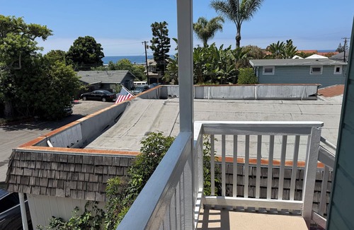 Laguna Beach Apartamento | 1 bedroom apartment, views, private deck, beach-close, unit is entire 2nd floor.