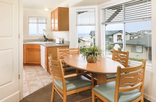 Marina Complejo | Charming 2BDRM, Fireplace, W/D, SPA, Pool, hot tub, on OCEAN with beach access