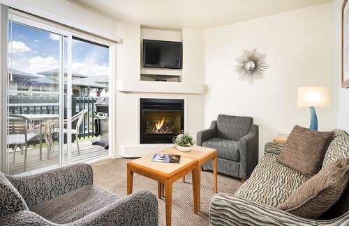 Marina Complejo | Charming 2BDRM, Fireplace, W/D, SPA, Pool, hot tub, on OCEAN with beach access