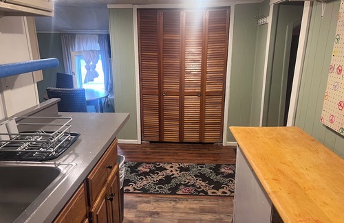Milford Apartamento | 2-bed apt near Old Milford shops and dining. Beautiful parks and bike trail.