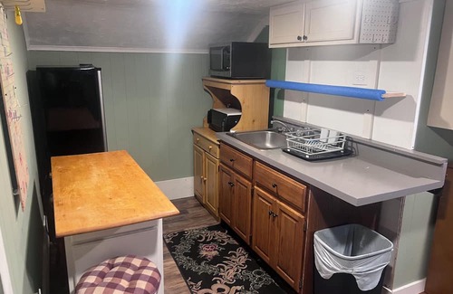Milford Apartamento | 2-bed apt near Old Milford shops and dining. Beautiful parks and bike trail.