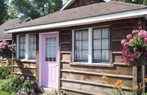Grand Bend Cabina | Cozy Cabin #2, 1 block to beach