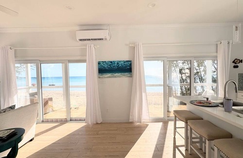 Governor's Harbour Casa | Gorgeous 2-bedroom Beachfront house in Governor's Harbour with AC, Hi Speed WiFi