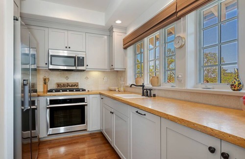 Laguna Casa | NEW Storybook Cottage, 1BD w/Office, Downtown, Walk Everywhere!