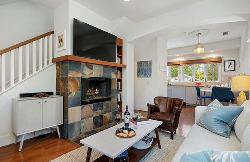 Laguna Casa | NEW Storybook Cottage, 1BD w/Office, Downtown, Walk Everywhere!