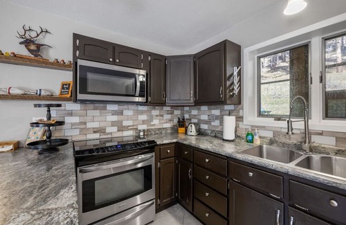 Rapid City Cabina | Forest Cabin, Hottub, 7 beds,