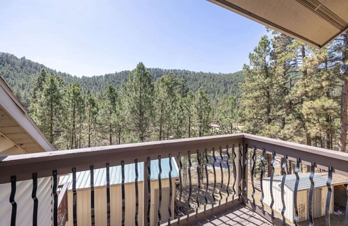 Rapid City Cabina | Forest Cabin, Hottub, 7 beds,