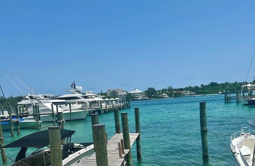 Downtown Nassau Alquiler De Eote | 44 foot motor catamaran
