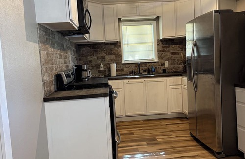 Plainview Casa | Charming 4-bedroom house with patio for grilling and large backyard in Plainview