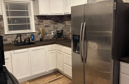 Plainview Casa | Charming 4-bedroom house with patio for grilling and large backyard in Plainview