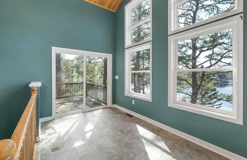 Freedom Casa | Freedom! Charming 3-bedroom house with Hot tub, private sandy beach and dock!