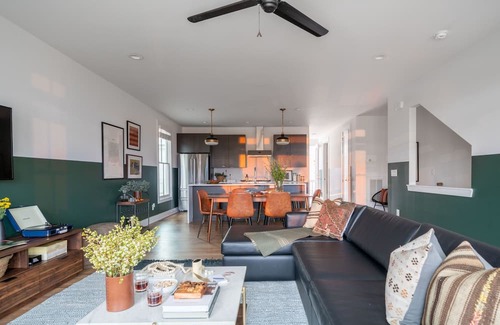 Buena Vista Casa | Sleeps 36 | 3 Homes, Minutes to Downtown+Broadway | 12BDR Group Getaway in Nash!