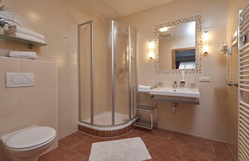 Rauris Cabaña | Multi-bed room, "Sonne" 3 persons, bath, WC, - Frühstückshotel Birkenhof