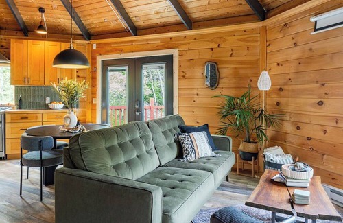 Elka Park Cabaña | The Lily Pad – Cozy roundhouse nestled in the heart of the Catskill Mountains