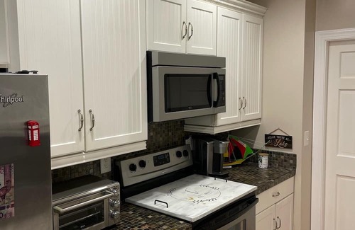 Dixie - Berryhill Apartamento | Lakefront Private Basement Suite in Charlotte with Spectacular Sunset Waterfront
