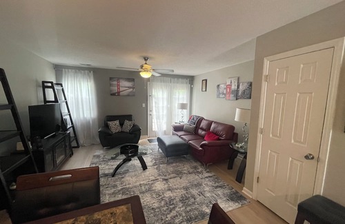 Greensboro Casa | Charming 2-bedroom townhome with AC, WiFi in lovely Greensboro