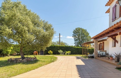 Can Carbonell Casa | Ca la Goyi: piscina, sala de juegos, petanca, futbolín, ping-pong...Todo en uno.