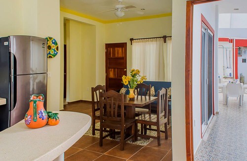 Puerto Morelos Apartamento | 2-bedroom apartment centrally located in lovely Puerto Morelos with AC, WiFi