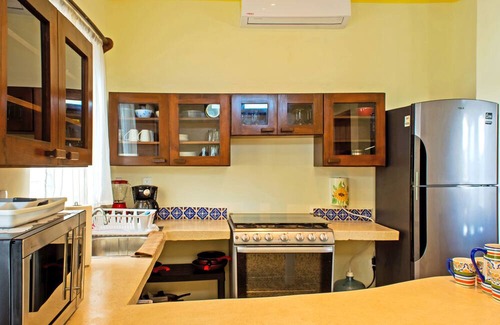 Puerto Morelos Apartamento | 2-bedroom apartment centrally located in lovely Puerto Morelos with AC, WiFi